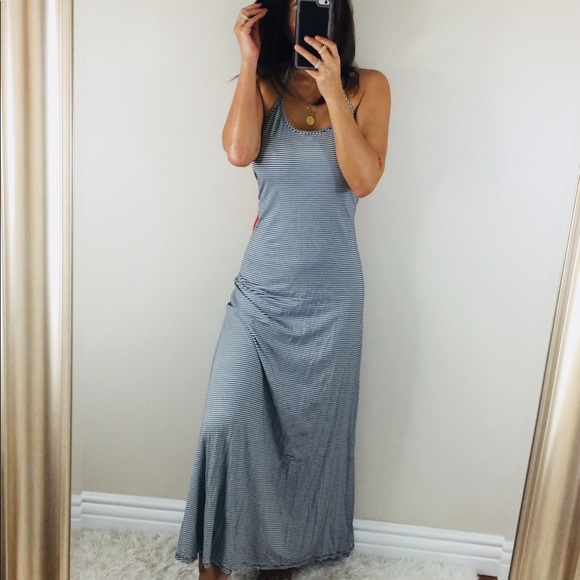 Striped backless maxi dress with bow. - Picture 2 of 7